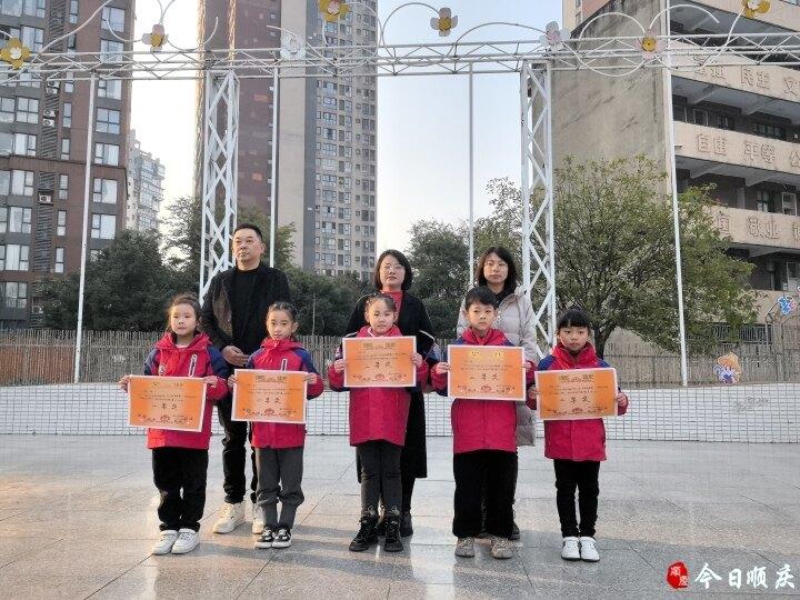 体操广播服装小学生图片_小学生广播体操妆容_广播体操服装小学生